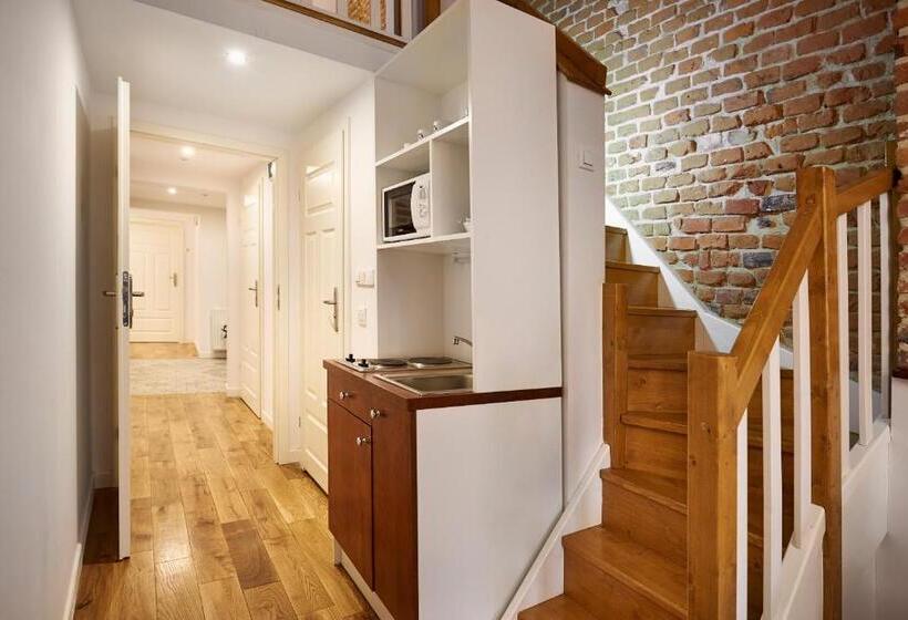 استودیوی استاندارد, Gołębia 8 Residence