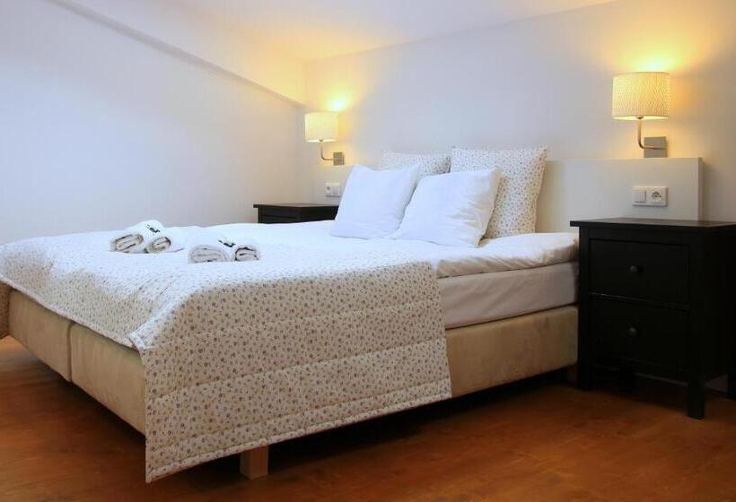 استودیوی استاندارد, Gołębia 8 Residence
