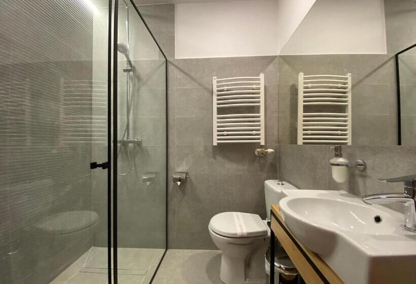 استودیوی سوپریور, Gołębia 8 Residence