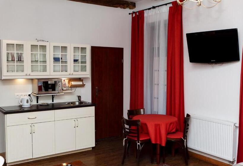 استودیوی سوپریور, Gołębia 8 Residence