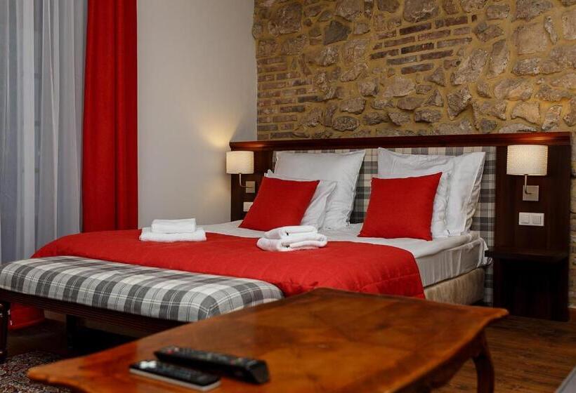 استودیوی سوپریور, Gołębia 8 Residence