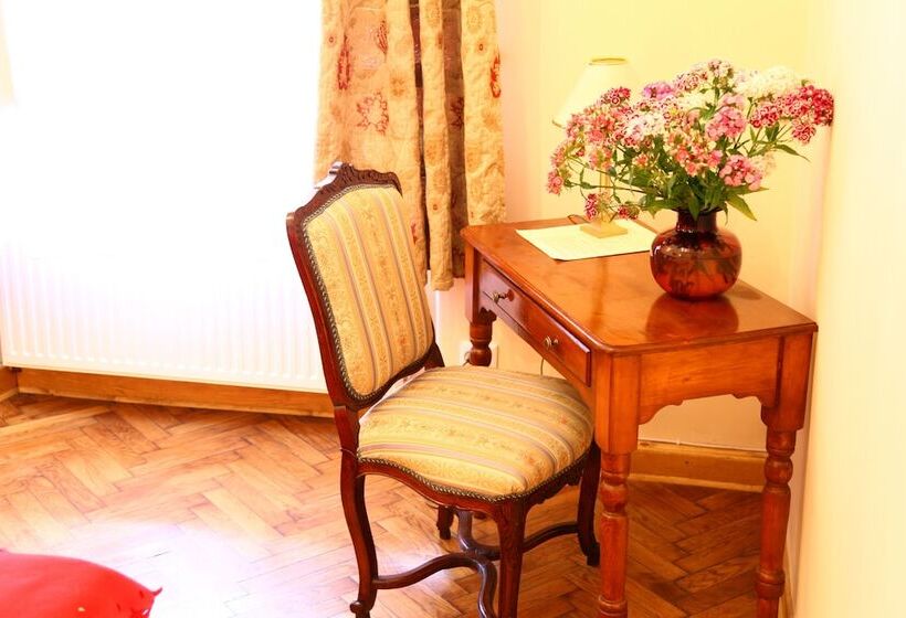 استودیوی سوپریور, Gołębia 8 Residence