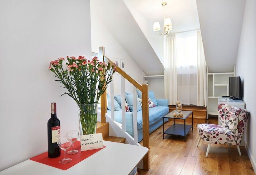 استودیوی استاندارد, Gołębia 8 Residence