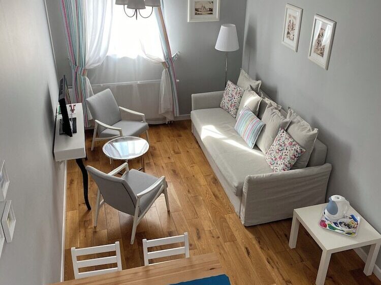 استودیوی استاندارد, Gołębia 8 Residence