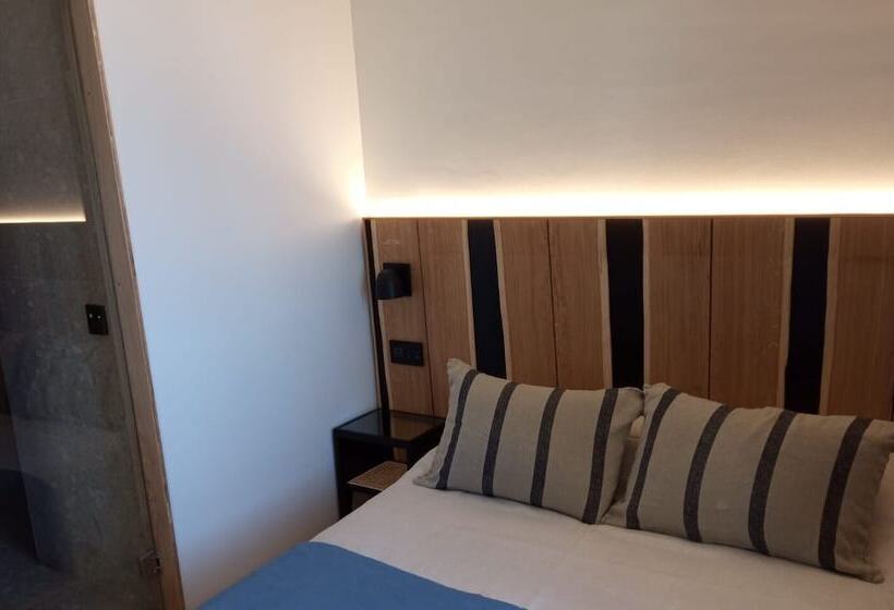 اتاق سوپریور یک تخته با چشم‌انداز دریا, Arimune