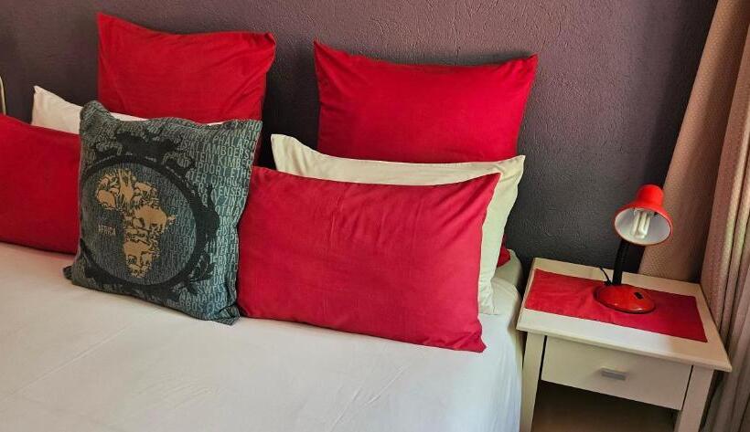Номер Deluxe, Old Vic Travellers Inn Nelspruit
