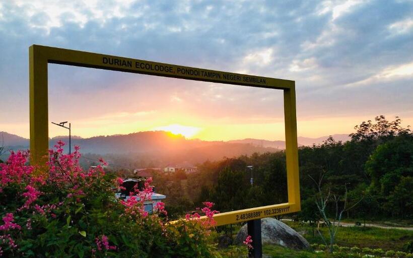 اتاق لوکس با تخت بزرگ, Durian Ecolodge