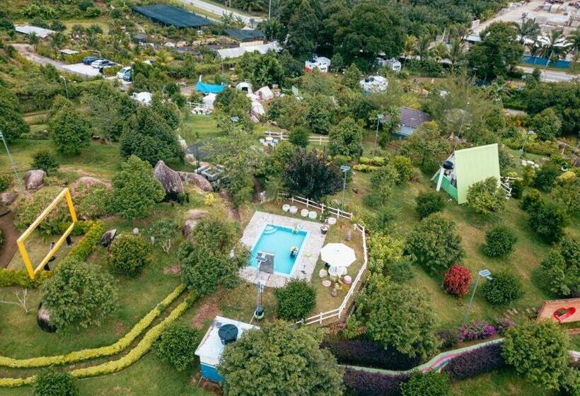 سوییت با چشم‌انداز کوه, Durian Ecolodge