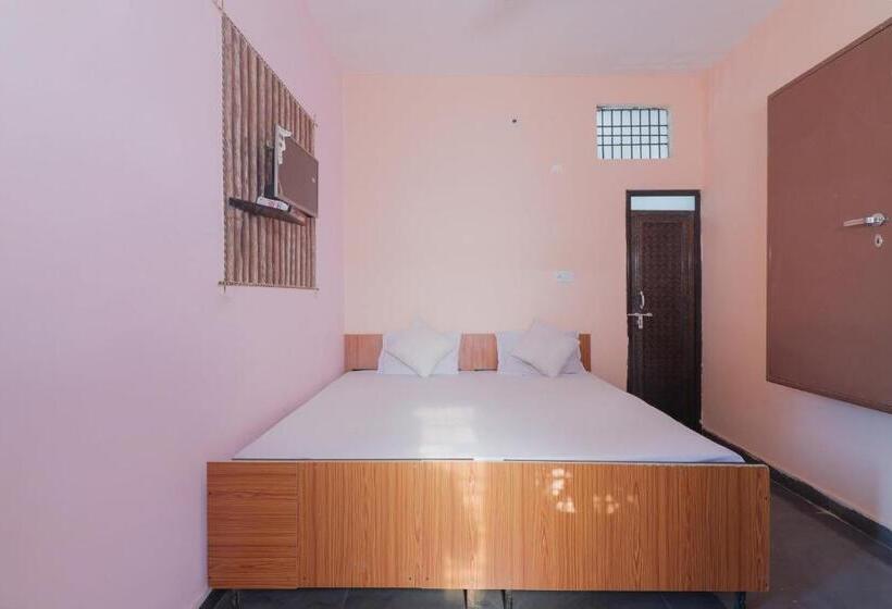 三人经典房间, Oyo Siddhi Vinayak Guest House