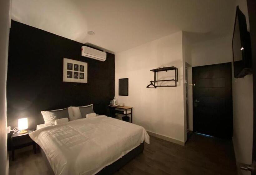 Номер Стандарт с Балконом, The Sky Inn
