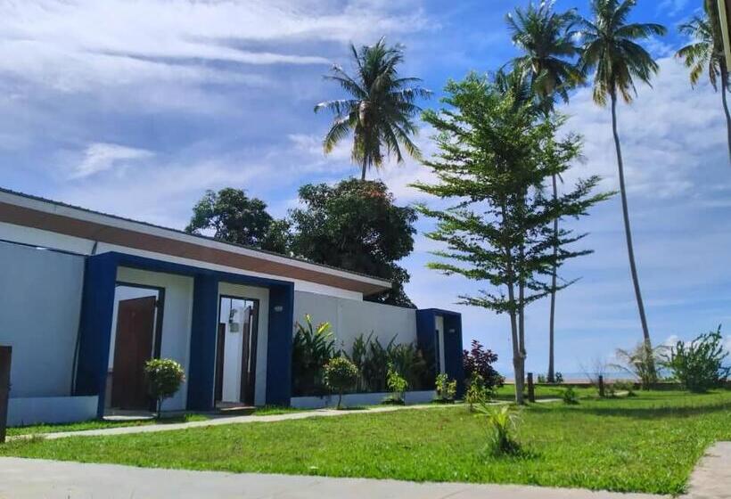 Номер Deluxe Вид на Бассейн, Rafflesia Resort