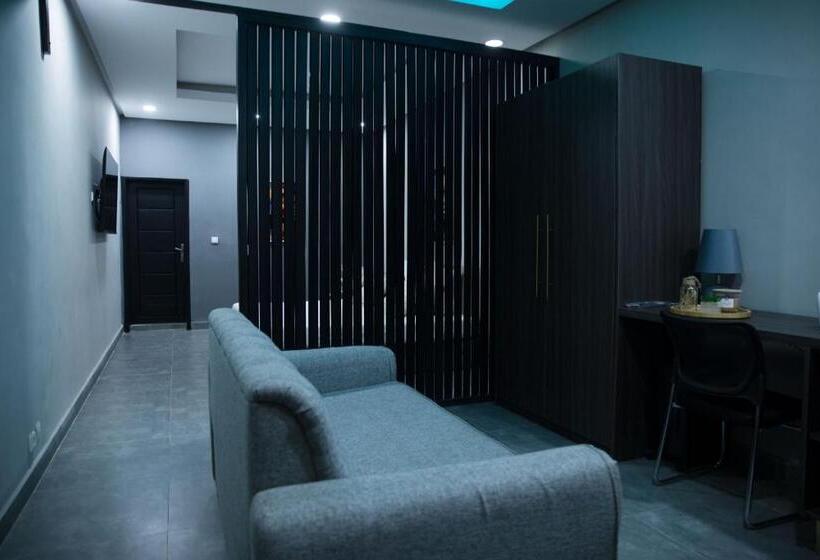 اتاق لوکس, The Shelter Abidjan