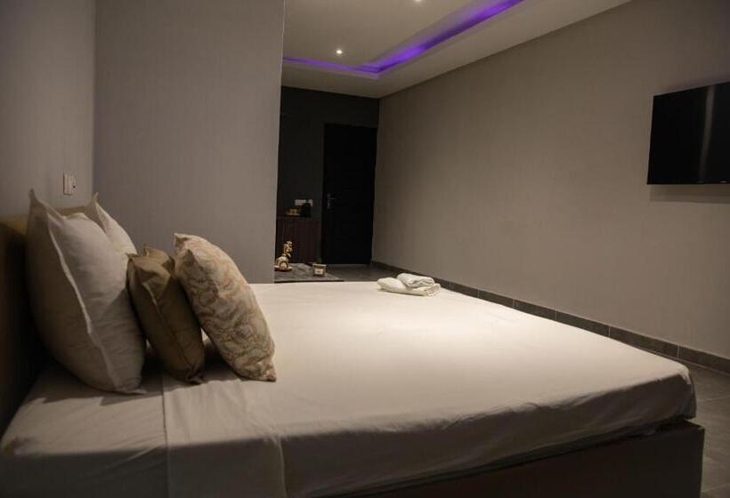 اتاق لوکس, The Shelter Abidjan