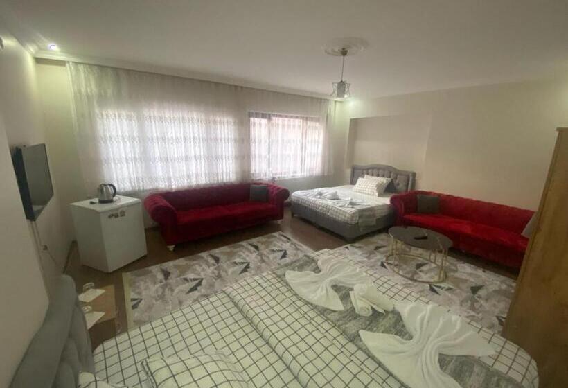 חדר לארבעה סטנדרטי עם נוף לגינה, Eylül Suit Otel