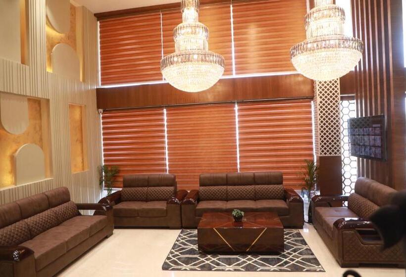 سوئیت جونیور با چشم‌انداز باغ, Ramta Continental