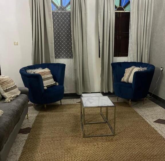 اتاق اکونومی, Nashu House Stone Town