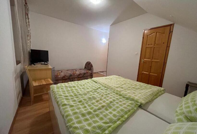 اتاق استاندارد سه نفره, Szélkakas Vendégház
