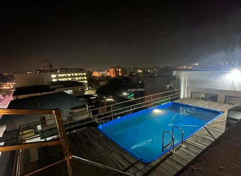 اتاق لوکس سه تخته, Gvs 24 Club, Rooftop Cafe! Swimming Pool! Karaoke Music!