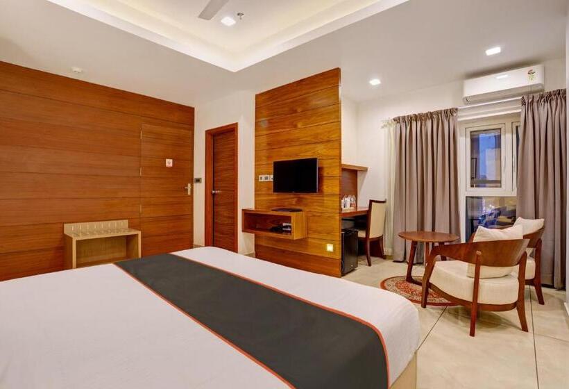 트리플 클래식 룸, Oyo Hotel Soorya