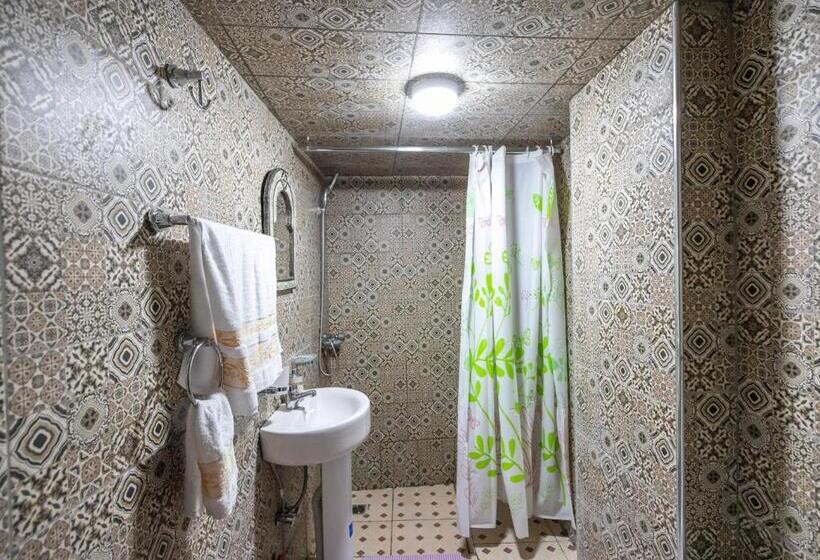 اتاق لوکس سه تخته, Riad Fes Lile