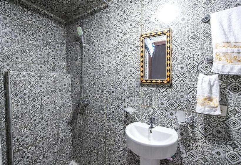 اتاق لوکس سه تخته, Riad Fes Lile