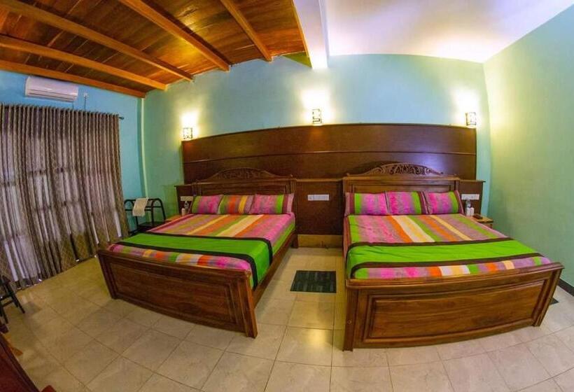 Номер Стандарт Трехместный, Kosgahadolaella Green Resort
