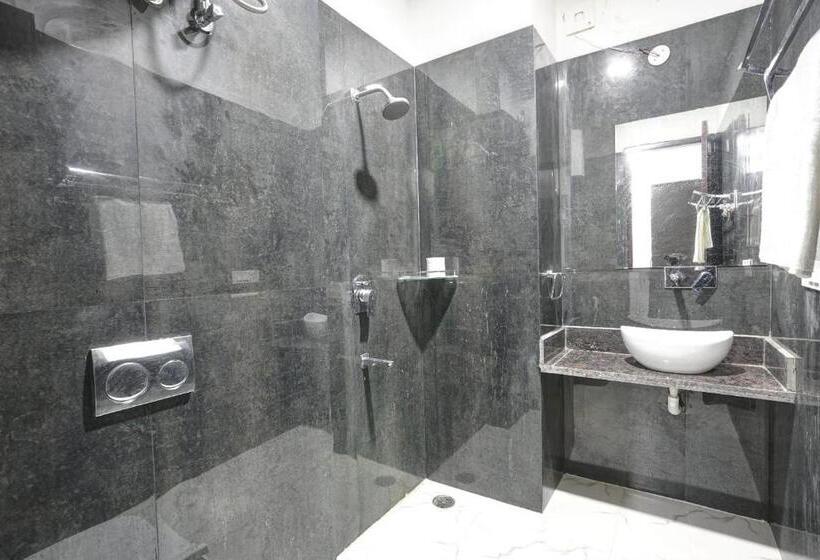 家庭间, The Noble Suites, Near Spectrum Mall