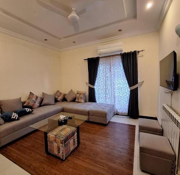 اتاق لوکس خانوادگی, Hk Residency Managed By Hospitality Koncepts