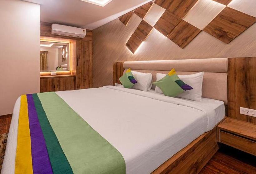 اتاق لوکس, Treebo Greenland Resort, Patia