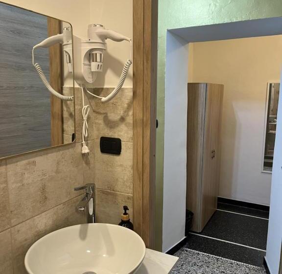 اتاق استاندارد یک نفره, Genova Gold Rooms