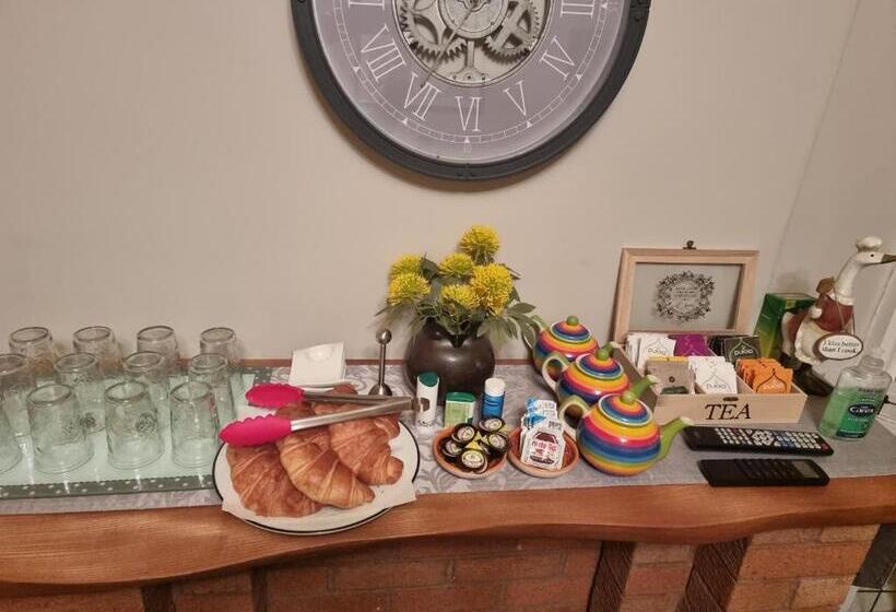 Кровать в Общей Комнате, St Leonards Guest House