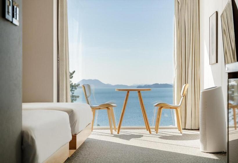 클럽실 풀장 뷰, Latterace Resort
