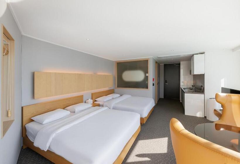 클럽실 풀장 뷰, Latterace Resort