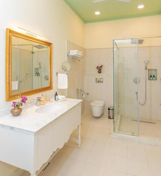 Standard Room, Laalee