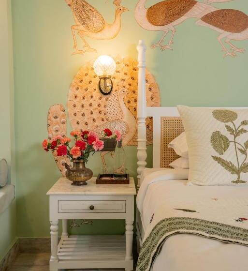 Standard Room, Laalee