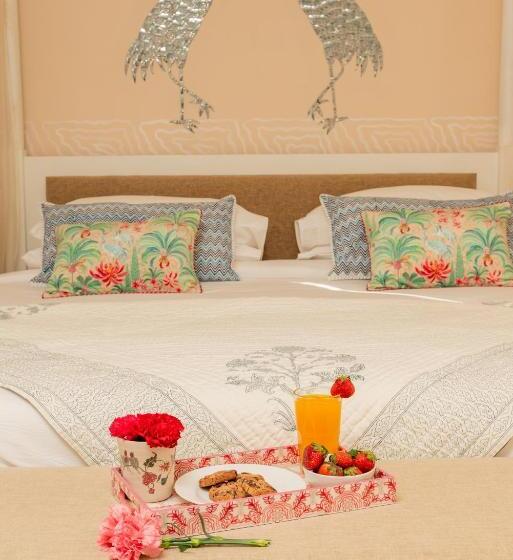 Deluxe Room, Laalee