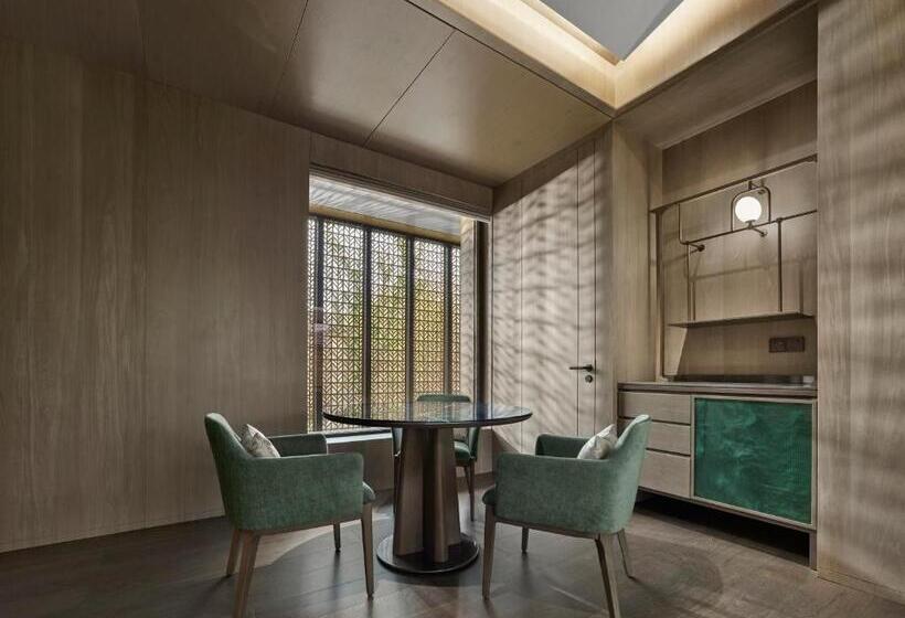 Suite with lake view, Banyan Tree Suzhou Shishan