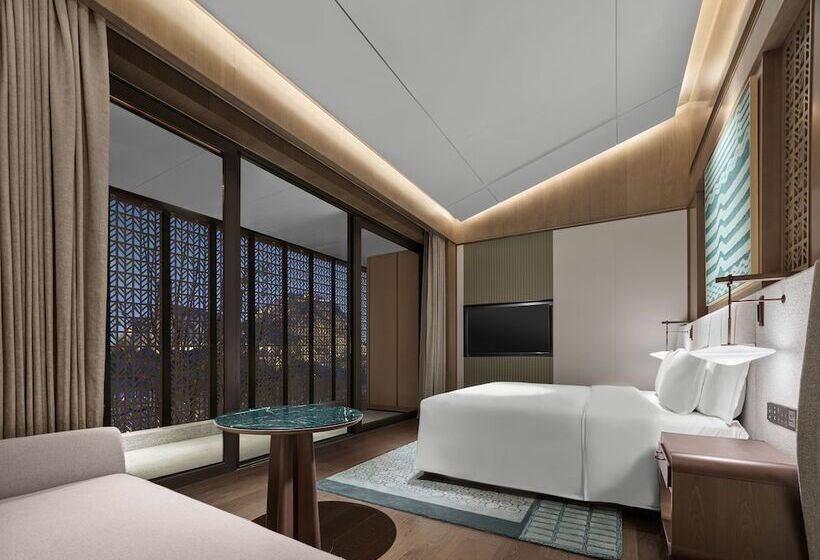 Suite with lake view, Banyan Tree Suzhou Shishan