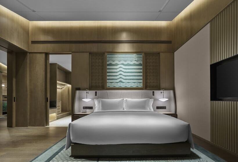 Suite with lake view, Banyan Tree Suzhou Shishan