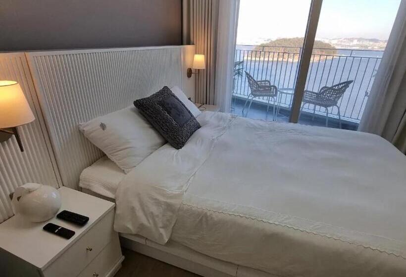 اتاق استاندارد با بالکن و چشم‌انداز دریا, The Ocean Stay
