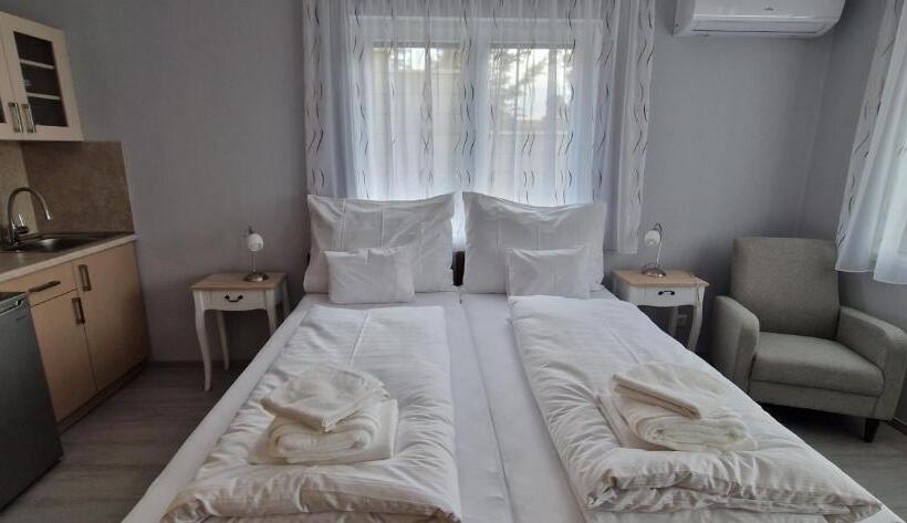 اتاق سوپریور, Anton Apartmanház