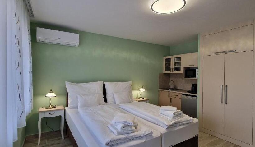 اتاق سوپریور, Anton Apartmanház