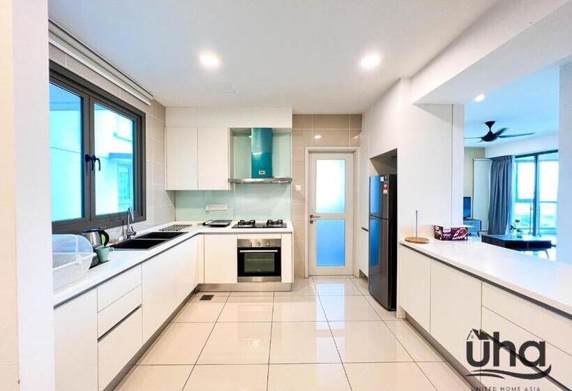 Номер Стандарт Трехместный, Iskandar Residence @ Uha