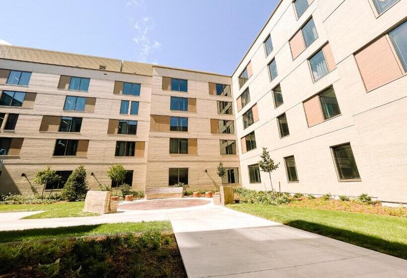 Люкс 2 Спальни, Queen S University Residence