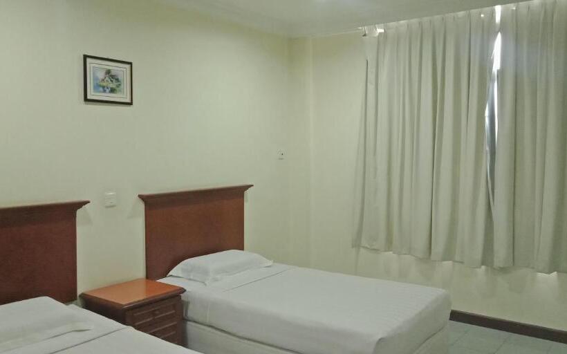 اتاق استاندارد, The Upper Deck