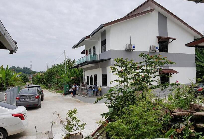 Дом 3 Спальни, Mri Residence   Homestay In Sg Buloh With Swimming Pool   No Pork&alcohol Allowed