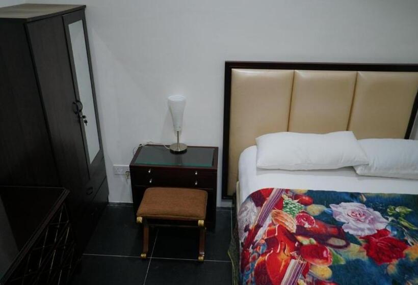 Дом 3 Спальни, Mri Residence   Homestay In Sg Buloh With Swimming Pool   No Pork&alcohol Allowed
