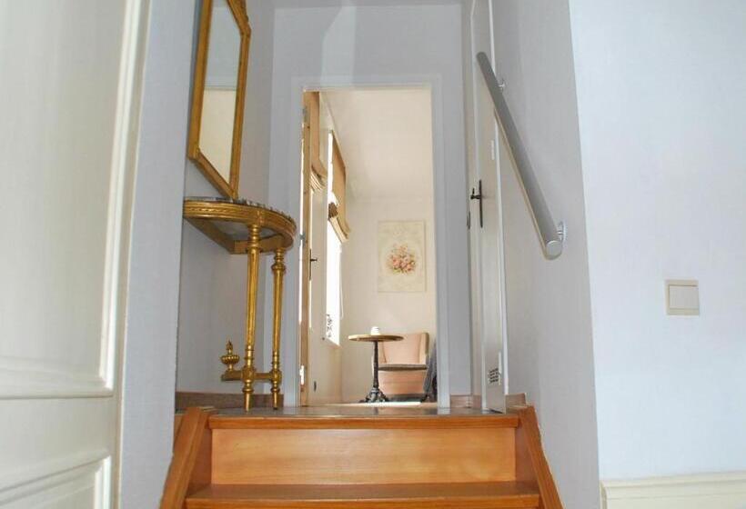 Семейный Номер, Skindles Guesthouse