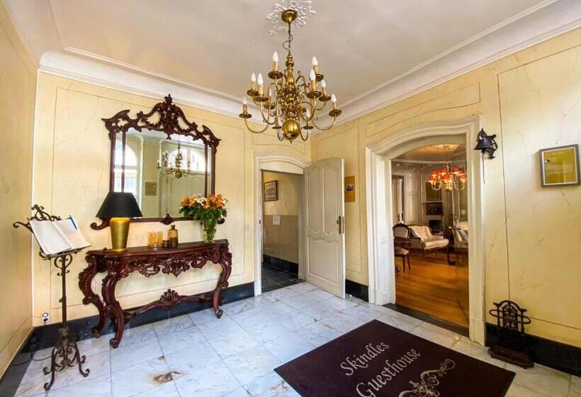 Семейный Номер, Skindles Guesthouse