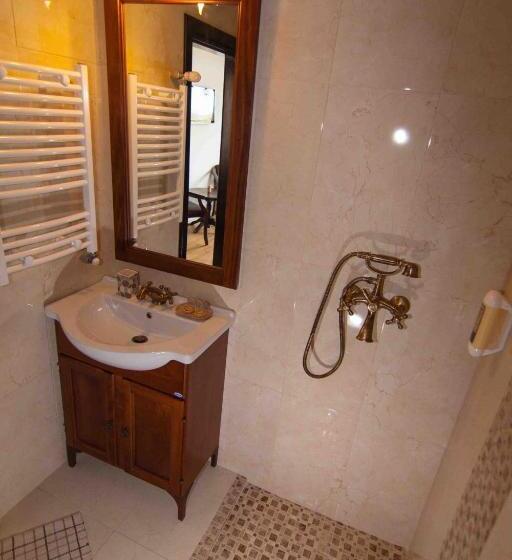 اتاق استاندارد با چشم‌انداز استخر, Delta Dreams Boutique